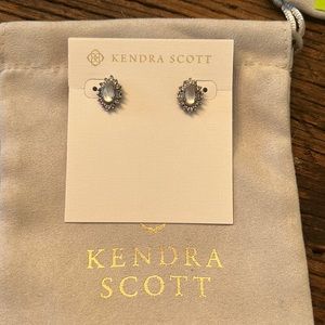 Rarely Worn, Great Condition, Kendra Scott: Kapri Antique Silver/Ivory Stud.